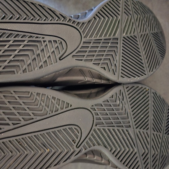 Nike Air Visi Pro Black High-Top Athletic Shoes with Cushioned Sole - Picture 5 of 6